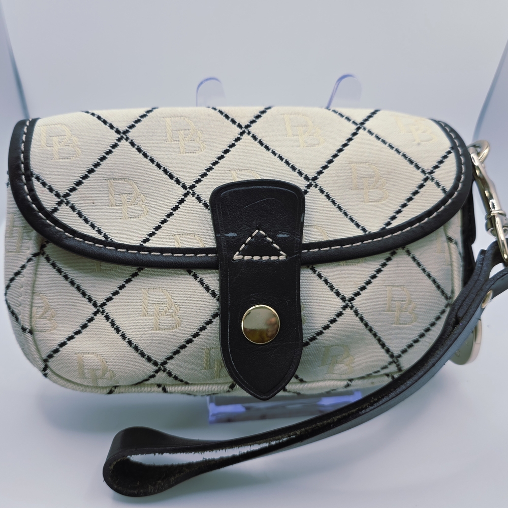 Dooney & Bourke Cream and Black Women's Wristlett